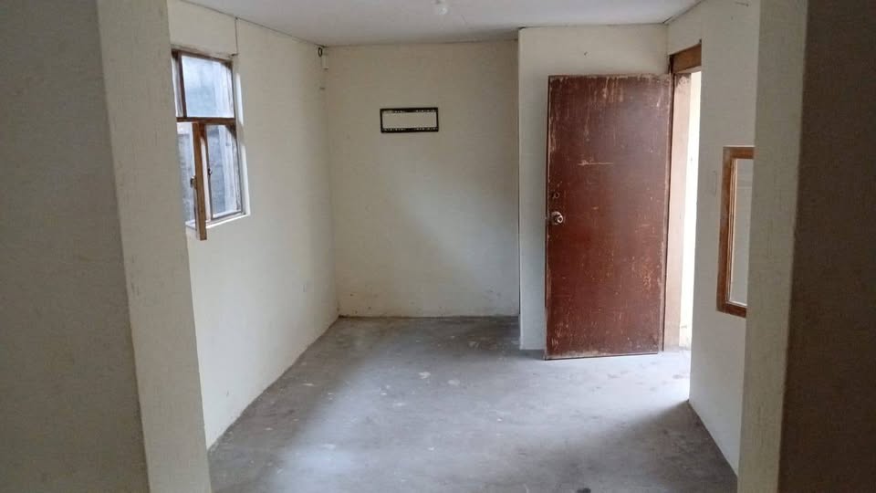 🏡 Se arrienda cuarto con baño y cocina
